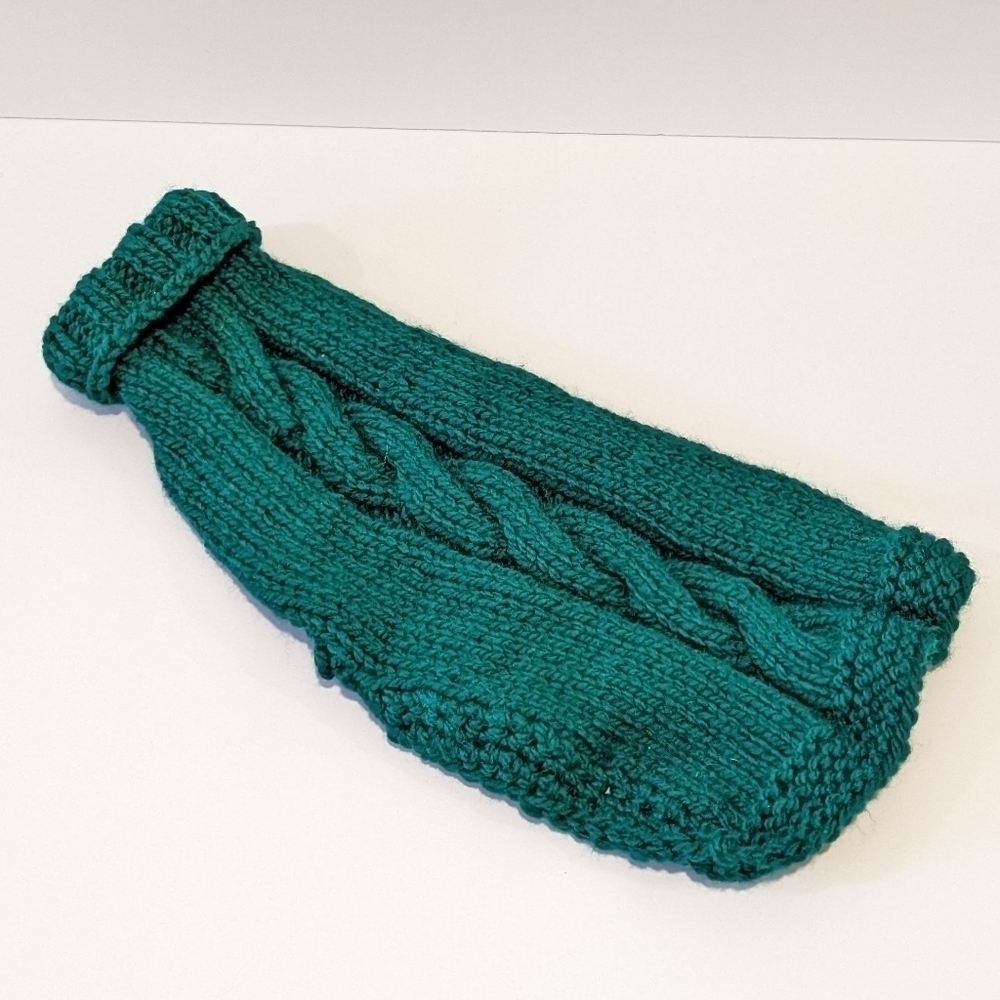 𝅺Handmade Hand Knit Green Dog Sweater Medium Cable Knit
